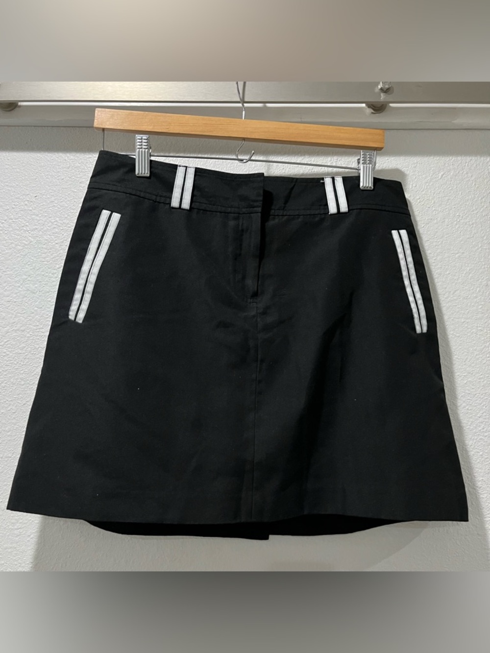 Izod black skort